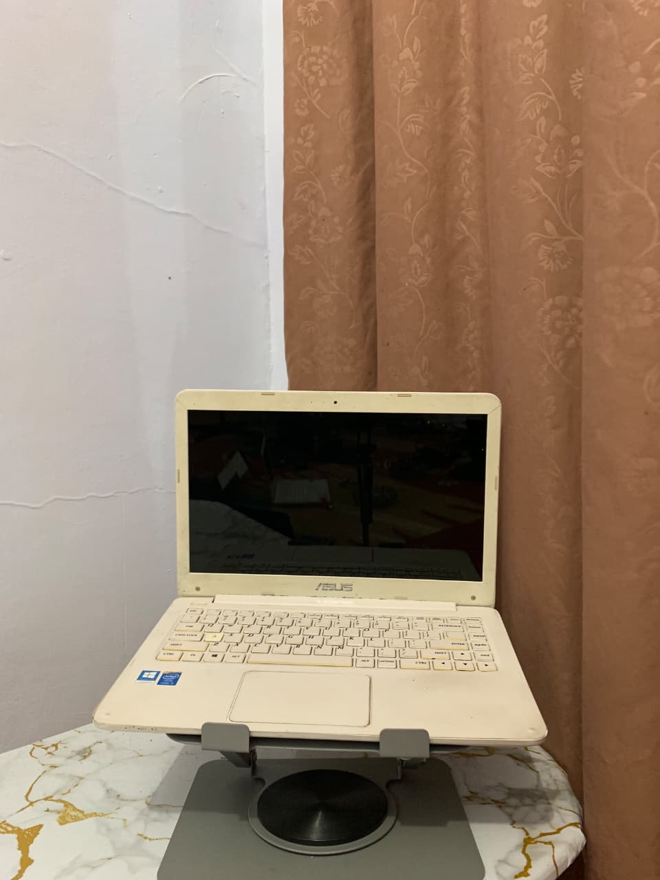 Asus E402MA